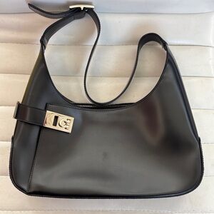 Ferragamo Elegant Black Leather Women's Bag
